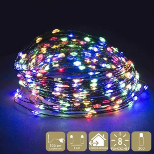 CADENA 300 MICROLED MULTICOLOR FUNCIONA CON LA RED ELÉCTRICA 6W. TRANSFORMADOR CON 8 FUNCIONES. IP44 (USO INTERIOR / EXTERIOR) CABLE DE COLOR VERDE DISTANCIA ENTRE BOMBILLAS: 5 CM. 300 LEDS DE LUZ MULTICOLOR EXTENSIÓN DE CABLE: 5