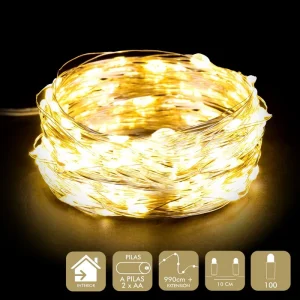 MICRO-LED 100 LUCES METAL CÁLIDO FUNCIONA A PILAS: 2 X AA (NO INCLUIDAS). IP20 (SOLO USO INTERIOR) CABLE TRANSPARARENTE DISTANCIA ENTRE BOMBILLAS: 10 CM. 100 LEDS DE LUZ CÁLIDA EXTENSIÓN DE CABLE: 30 CM. ESTE PRODUCTO NO TIENE LA